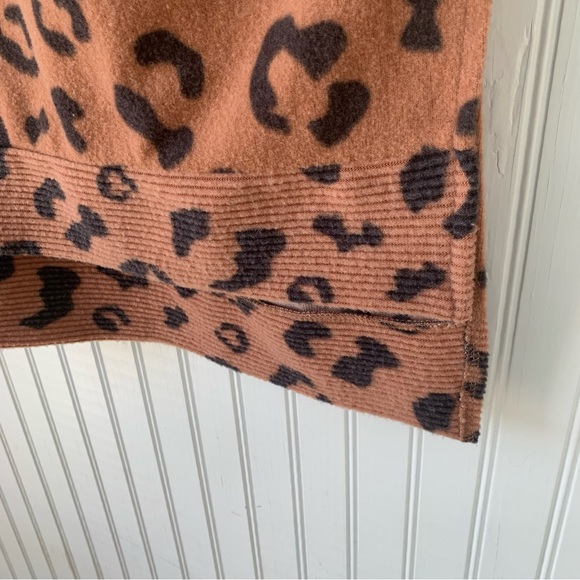 Simply Southern (OS Fits Most)Warm Tan and Black Patterned poncho Pullover - Picture 10 of 11